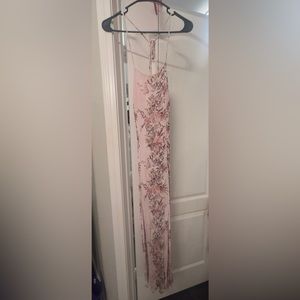 Sadie and Sage Pink flowered Maxi Dress. Size Medium